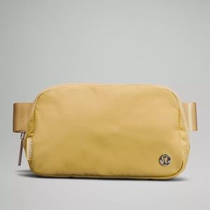 NEW WITH TAGS NEVER WORN Lululemon Everywhere Belt Bag in Golden Sand